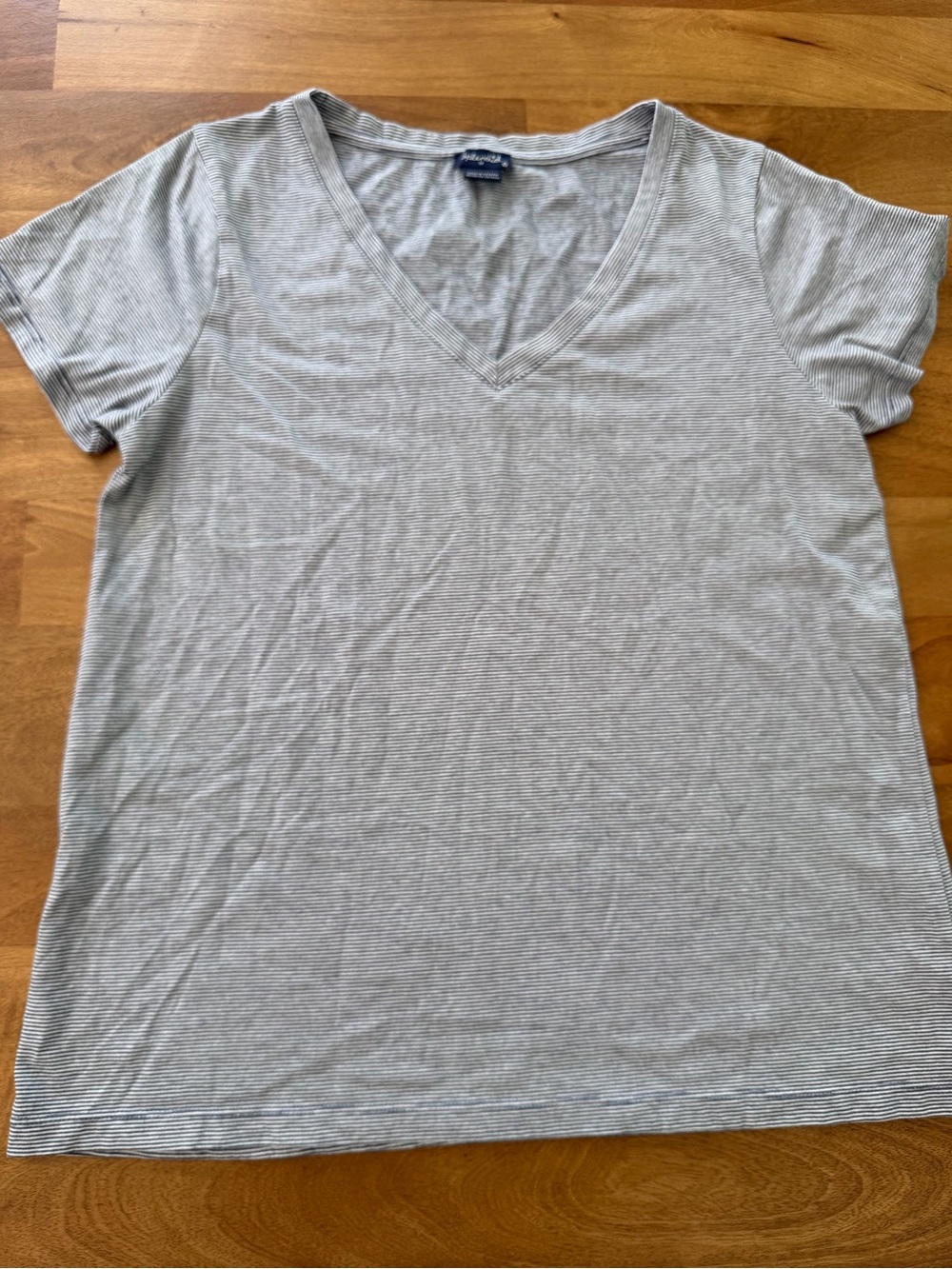 Splendid Slate Gray and White Striped V-Neck Tee Size Medium